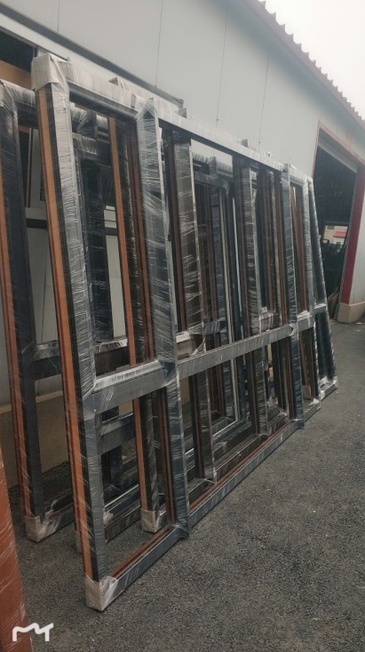 鞍山市天乙門窗工業有限公司沈陽經銷商所訂貨品已完成，經過檢驗后進行包裝，準備發貨。(圖5)